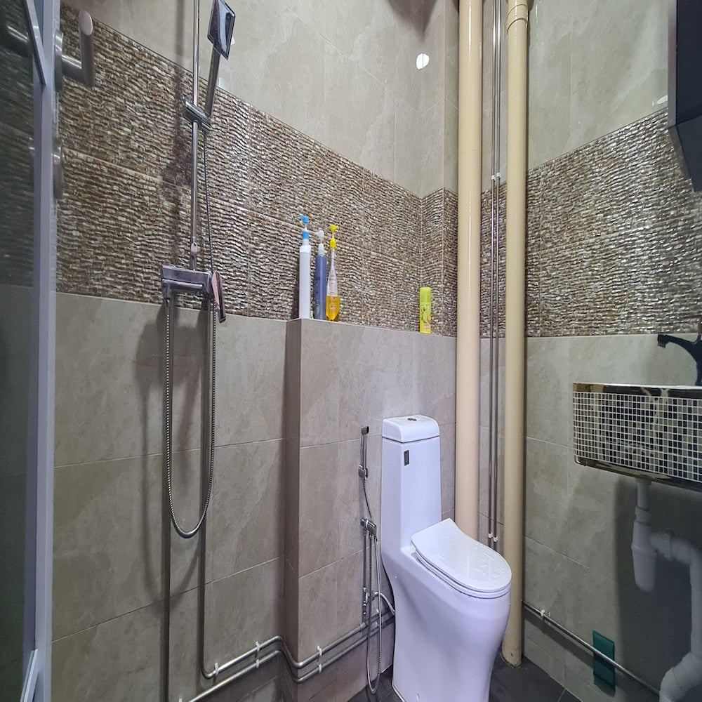 3rm 2 Toilets Resale Package