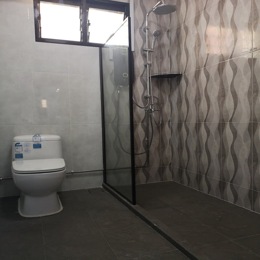 5rm 2 Toilets Resale Package